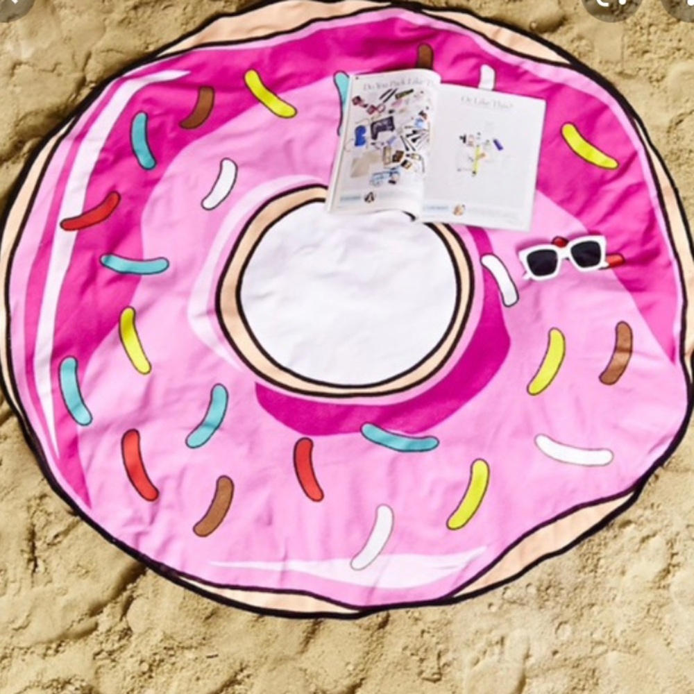 Forever 21 donut party pool beach towel 45” round doughnut with sprinkles NWT
